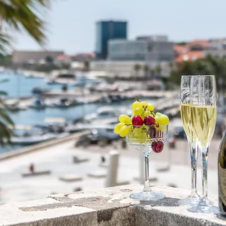 Grand Promenade - Tale Of The Sea * Split