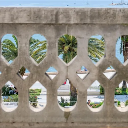Grand Promenade - Tale Of The Sea Daire Split