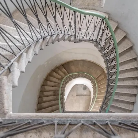 Grand Promenade - Tale Of The Sea Daire Split