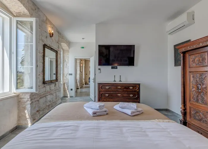 Grand Promenade - Tale Of The Sea Split